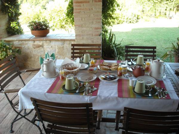Cascinale La Mimosa Bed & Breakfast Cupramontana Exterior photo